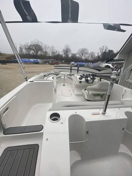 2022 Starcraft 1915 LIMITED - Image 4